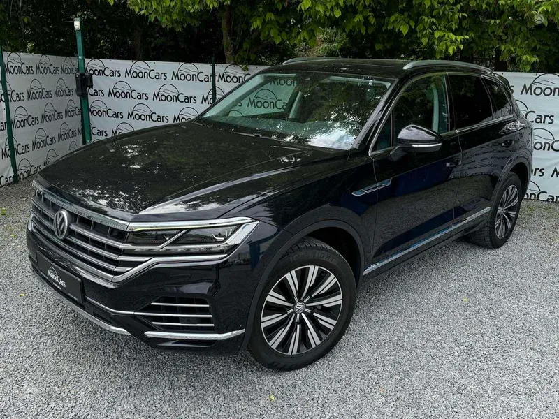 Volkswagen Touareg - 1