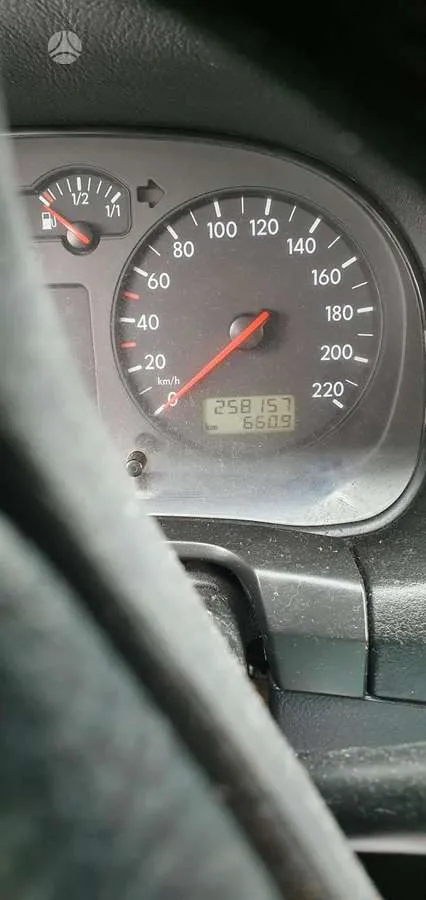 Volkswagen Golf - 1