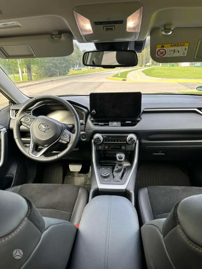 Toyota RAV4 - 1