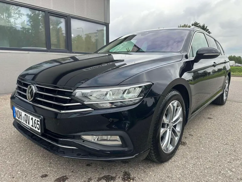 Volkswagen Passat - 1