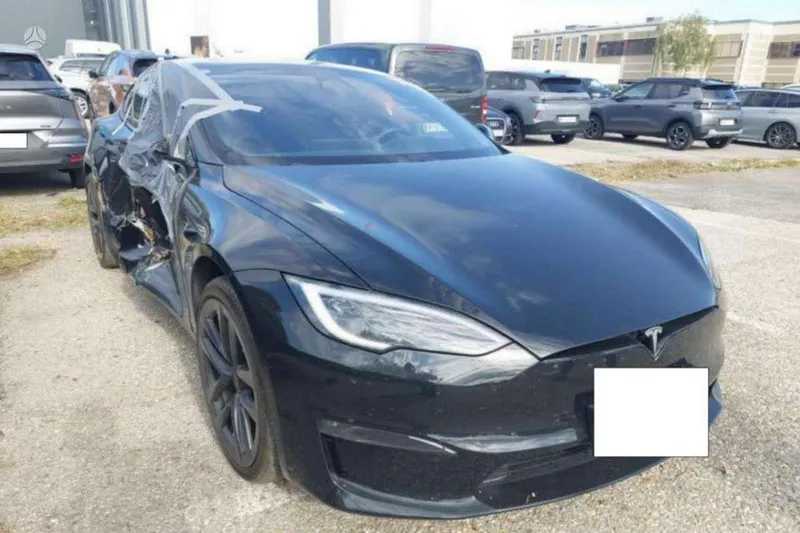 Tesla Model S - 1