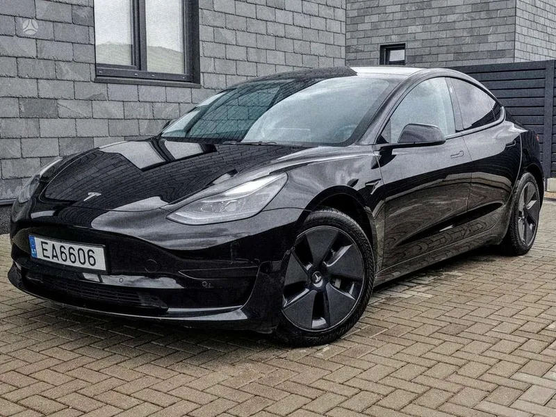 Tesla Model 3 - 1