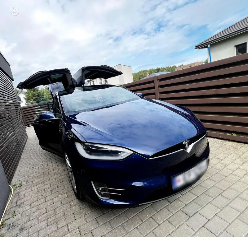 Tesla Model X - 1