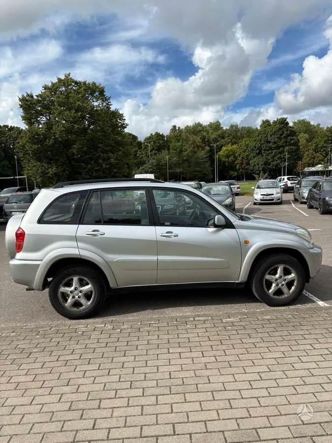 Toyota RAV4 - 1