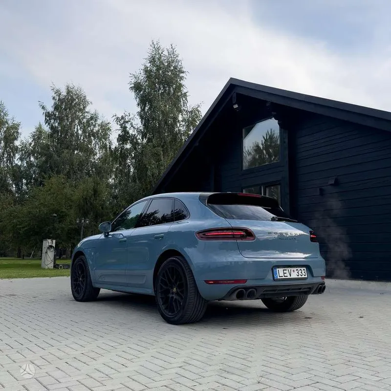 Porsche Macan - 1