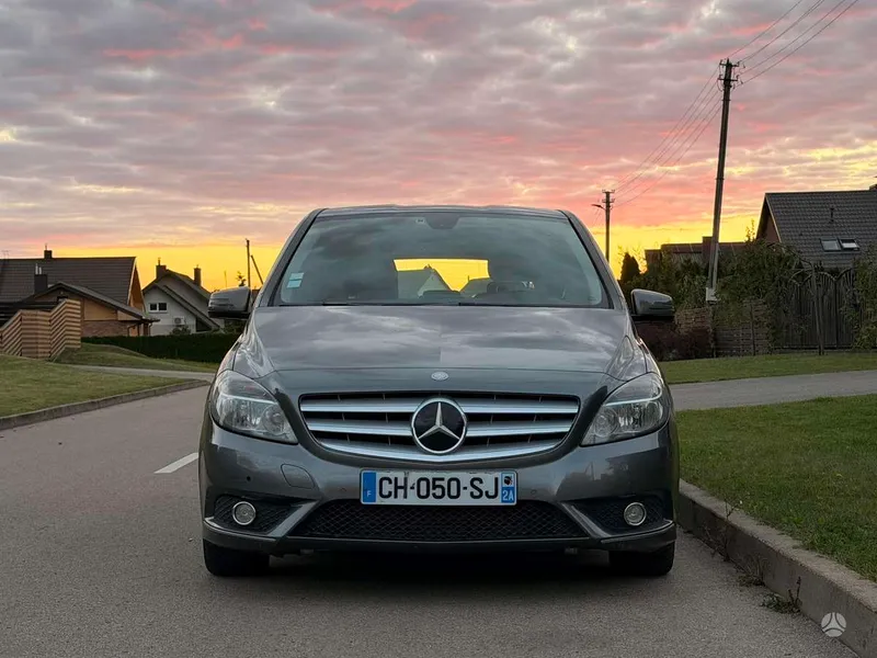 Mercedes-Benz Mercedes-Benz B180