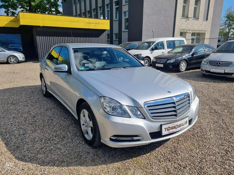 Mercedes-Benz Mercedes-Benz E220