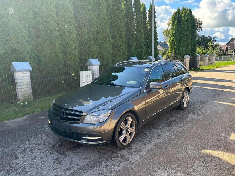 Mercedes-Benz C350 - 1