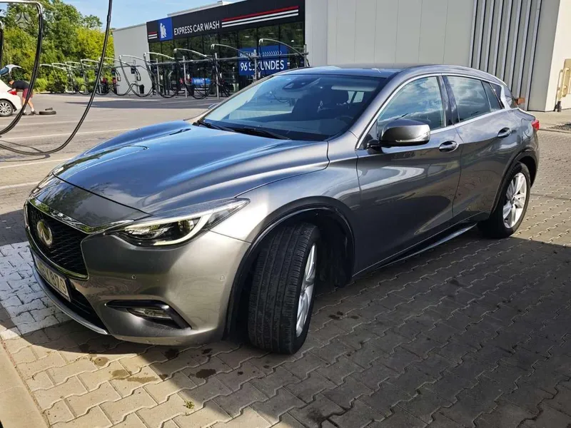Infiniti Infiniti Q30