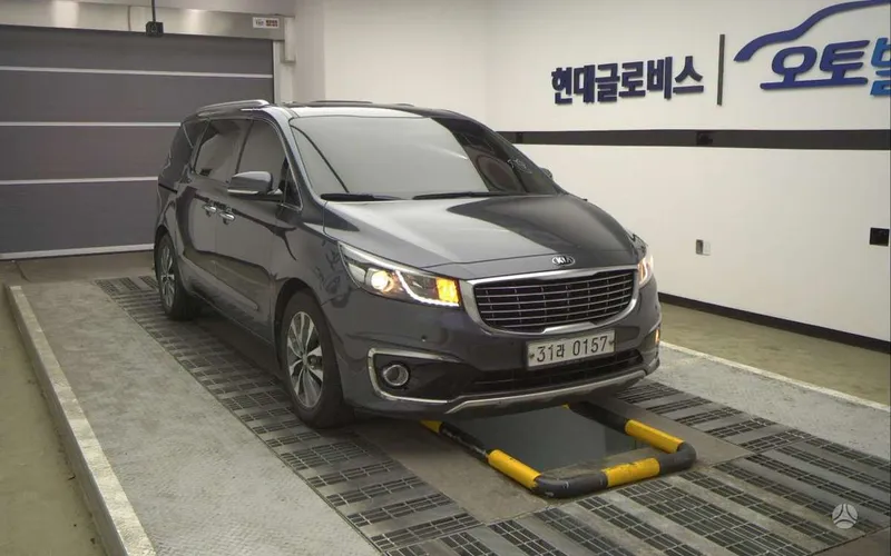 KIA Carnival - 1