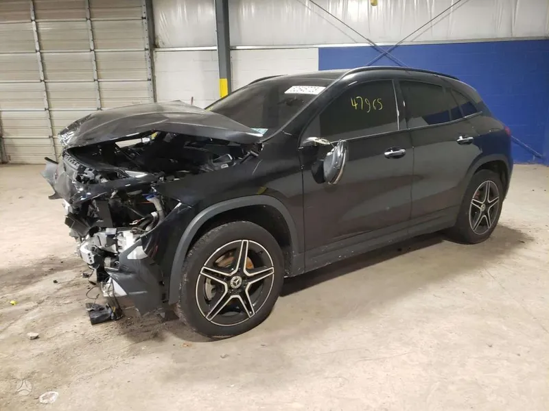 Mercedes-Benz GLA250 - 1