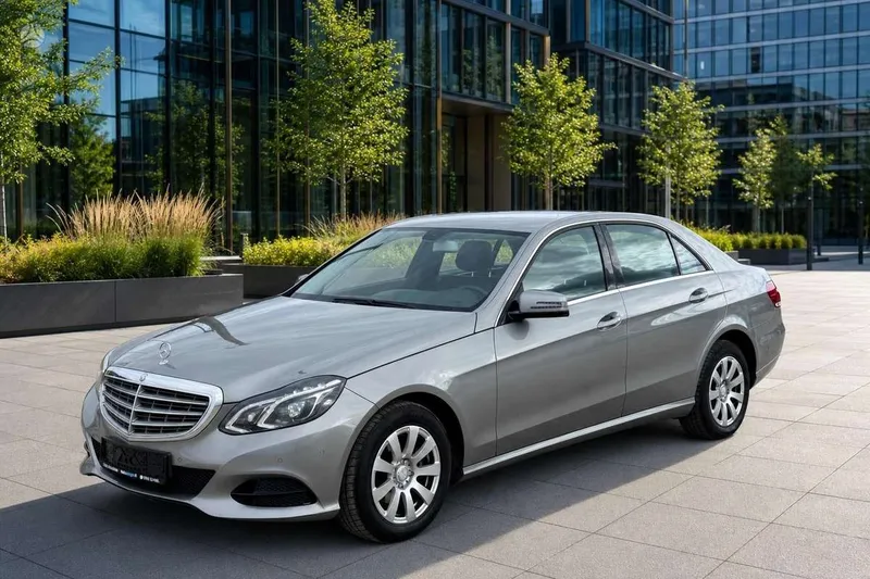 Mercedes-Benz Mercedes-Benz E200