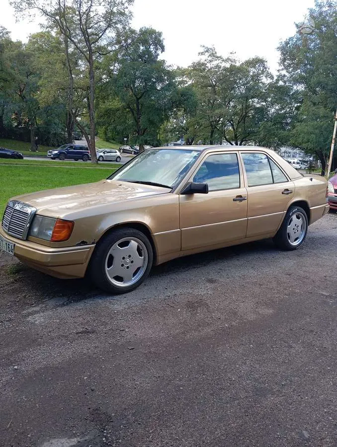 Mercedes-Benz E300 - 1