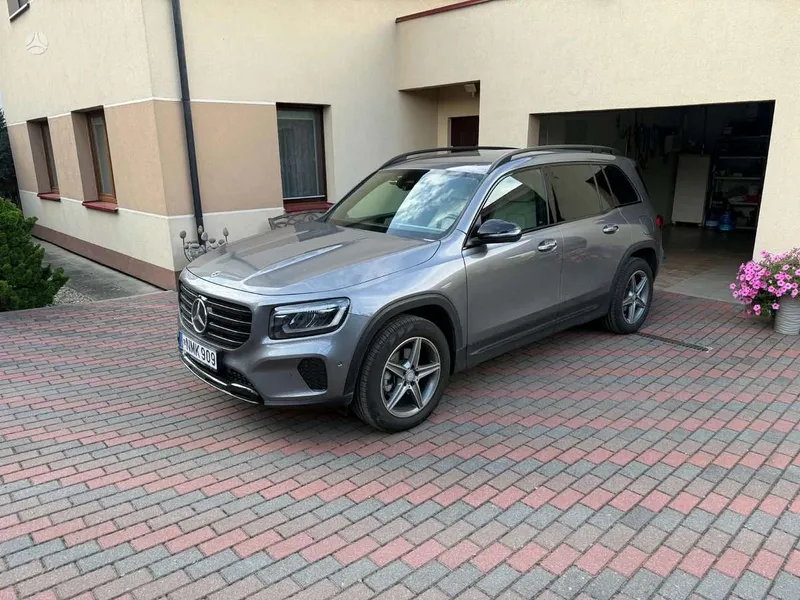 Mercedes-Benz GLB180 - 1
