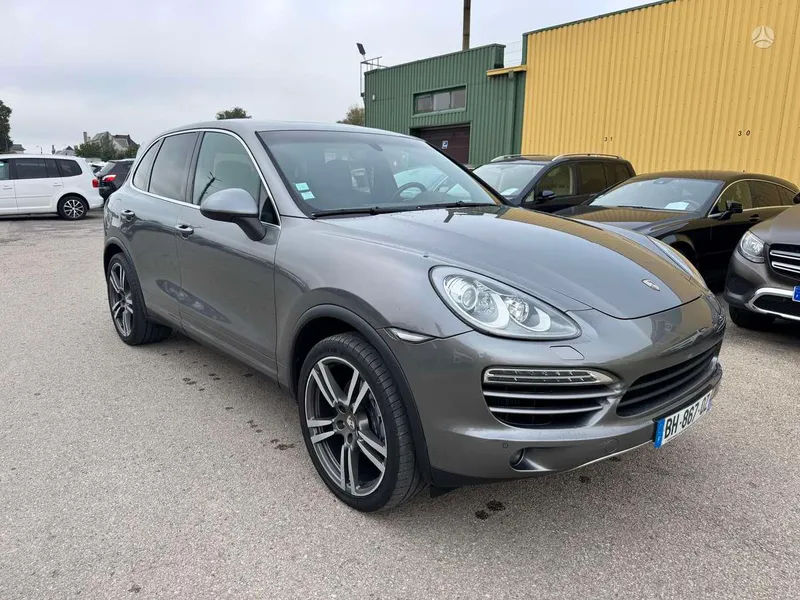 Porsche Cayenne - 1