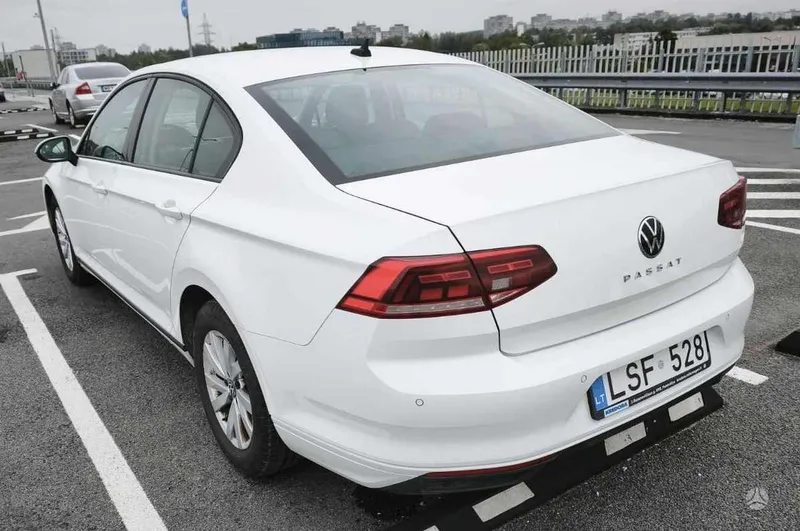 Volkswagen Passat - 1