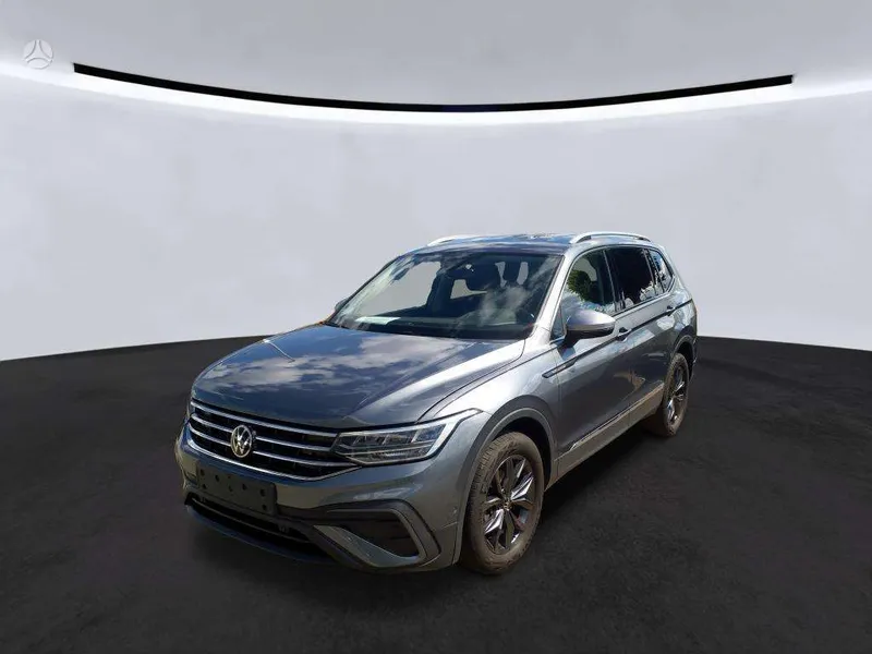 Volkswagen Tiguan - 1