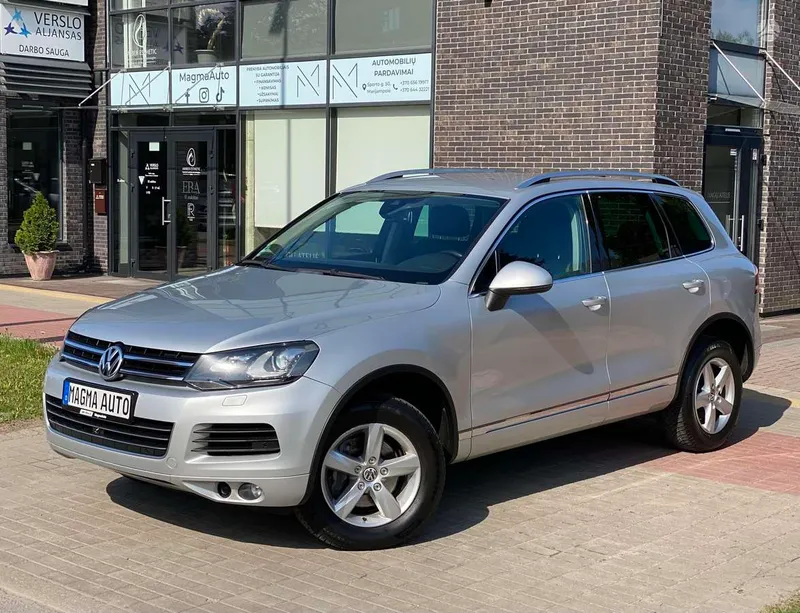 Volkswagen Touareg - 1