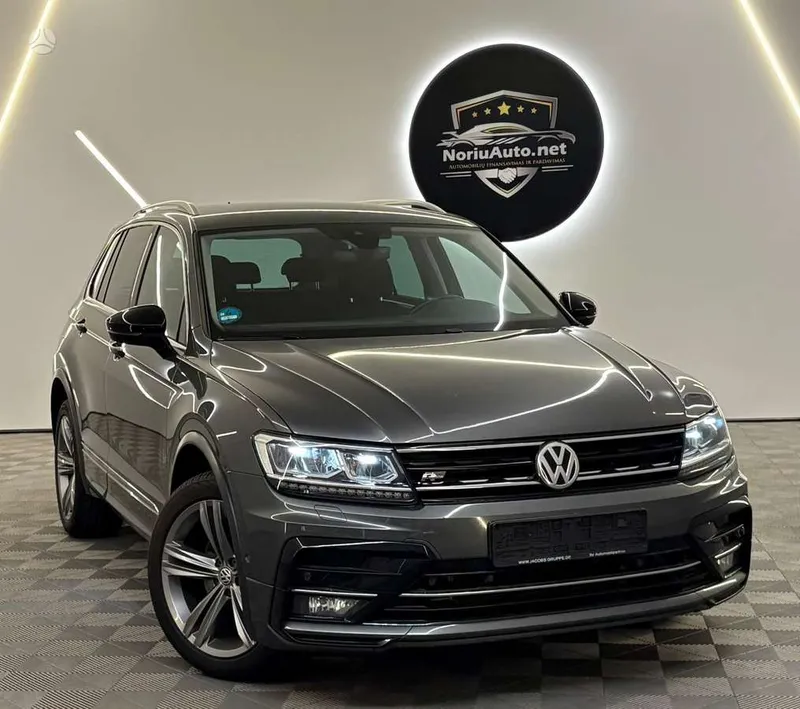 Volkswagen Tiguan - 1