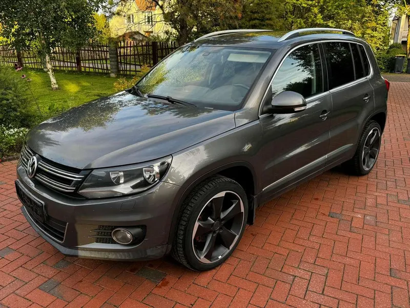 Volkswagen Tiguan - 1