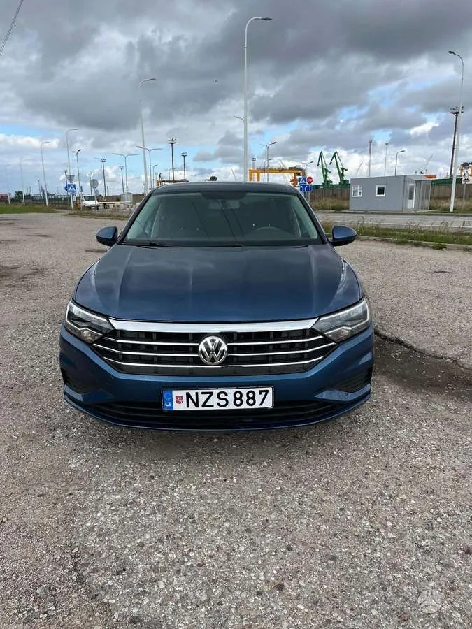Volkswagen Jetta - 1