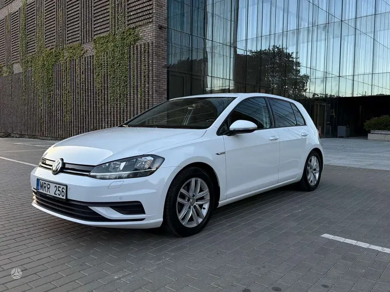 Volkswagen Golf - 1