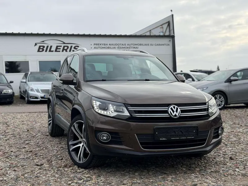 Volkswagen Tiguan - 1