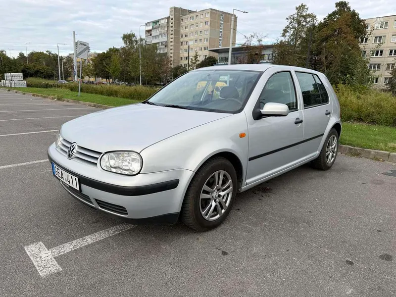 Volkswagen Golf - 1