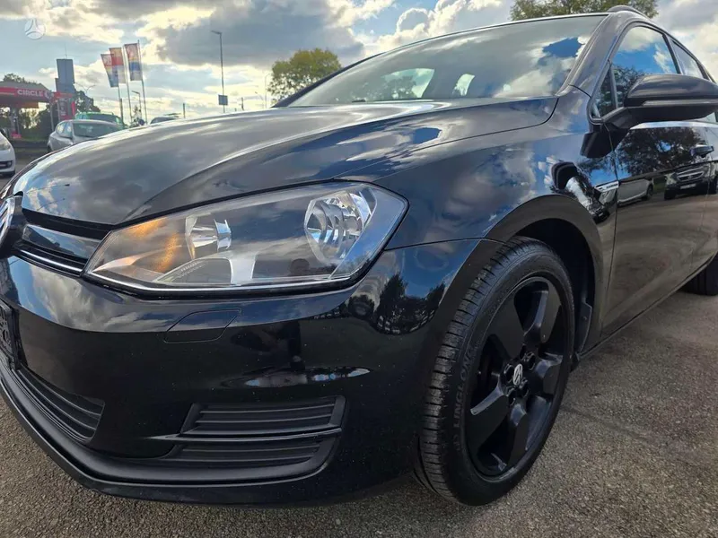Volkswagen Golf - 1