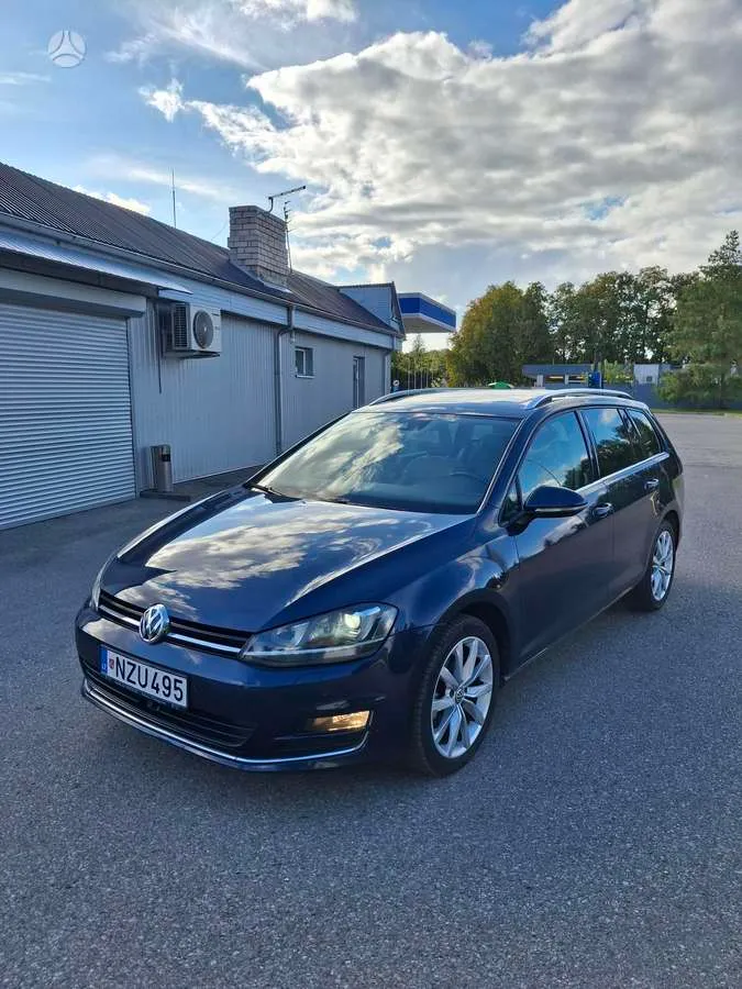 Volkswagen Golf - 1