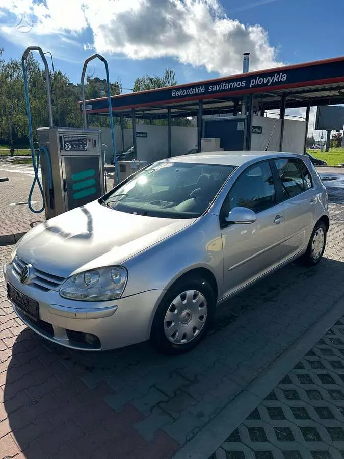 Volkswagen Golf - 1