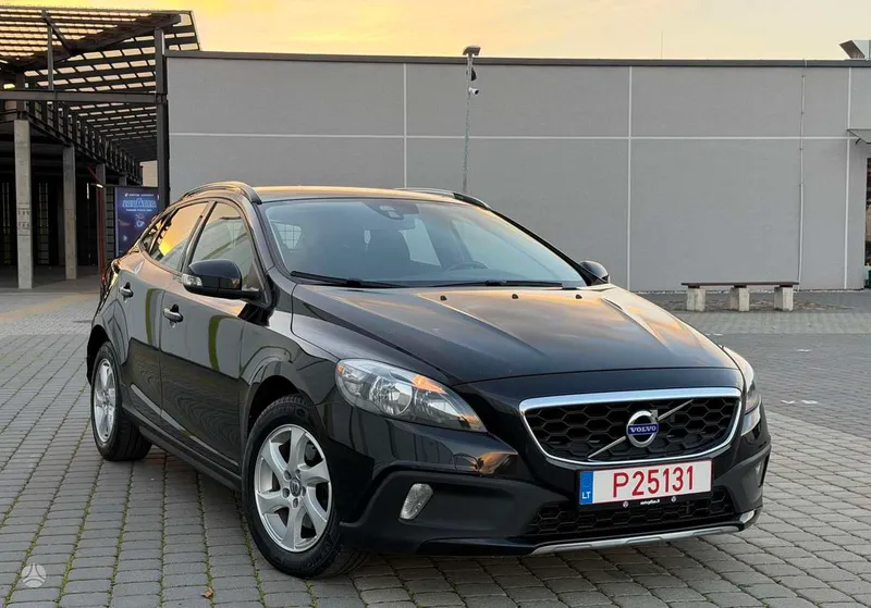 Volvo V40 Cross Country - 1