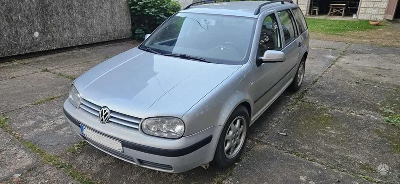 Volkswagen Golf - 1