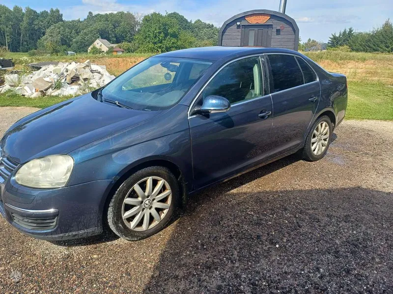 Volkswagen Jetta - 1