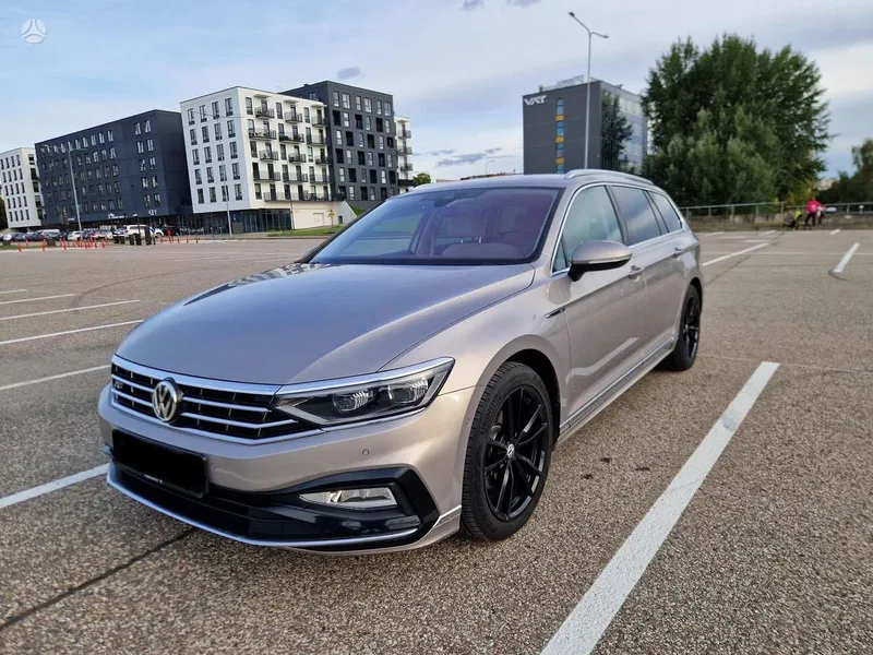 Volkswagen Passat - 1