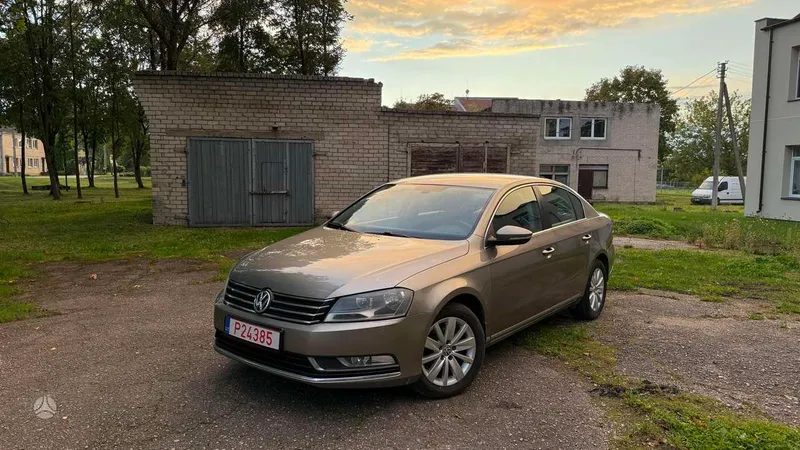 Volkswagen Passat - 1