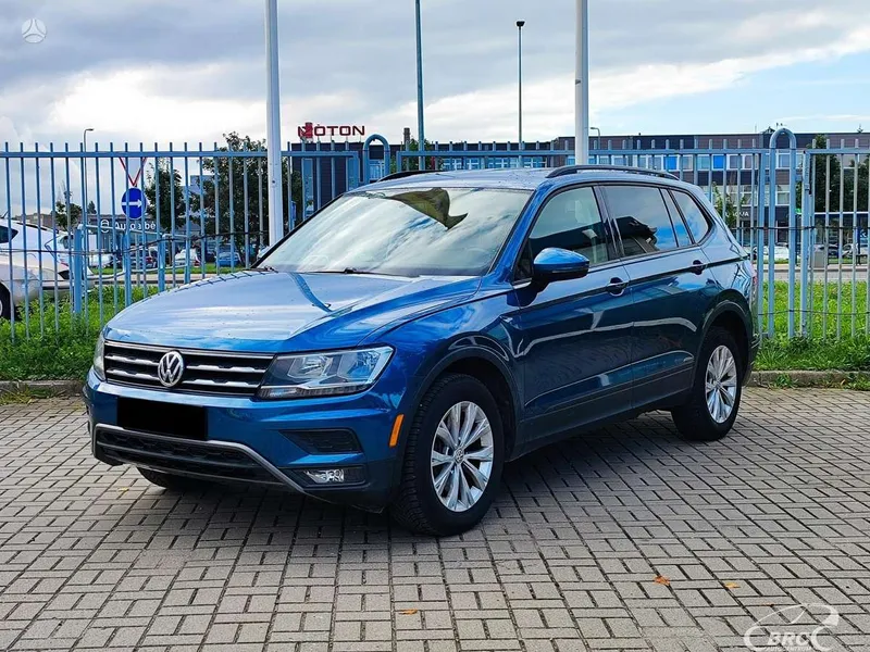 Volkswagen Tiguan - 1