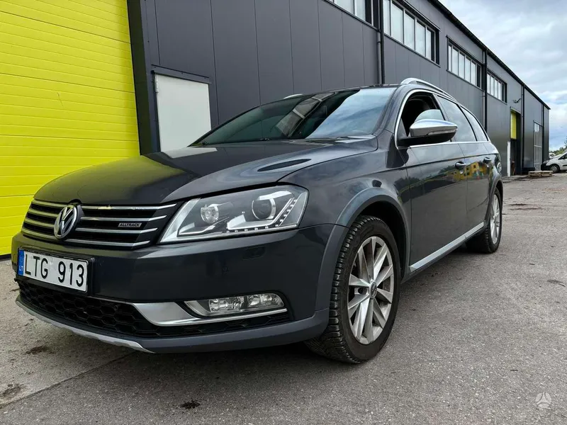 Volkswagen Passat - 1