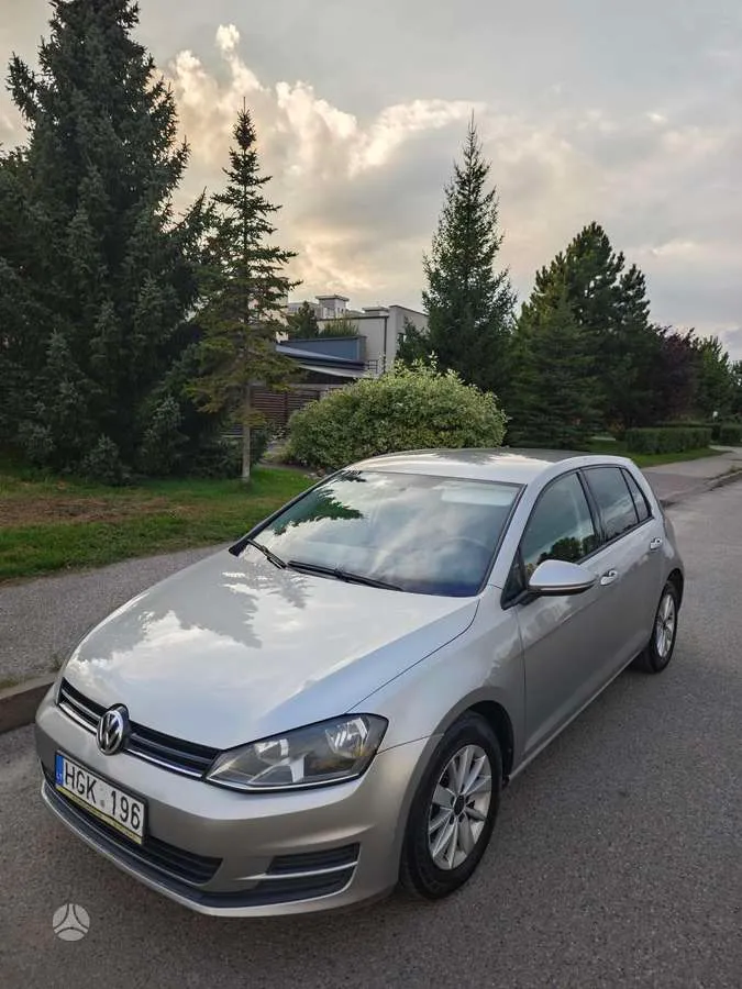 Volkswagen Golf - 1