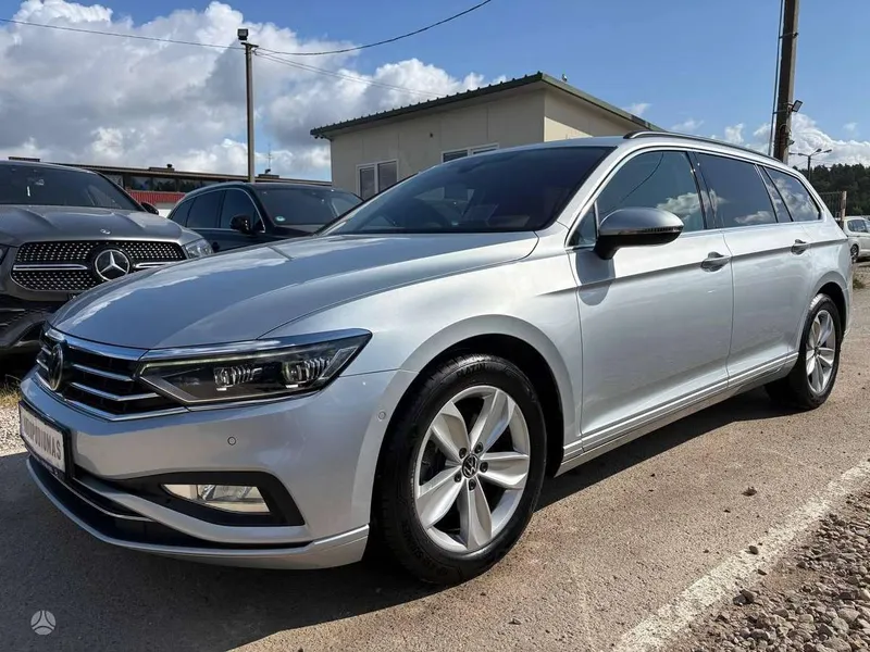 Volkswagen Passat - 1