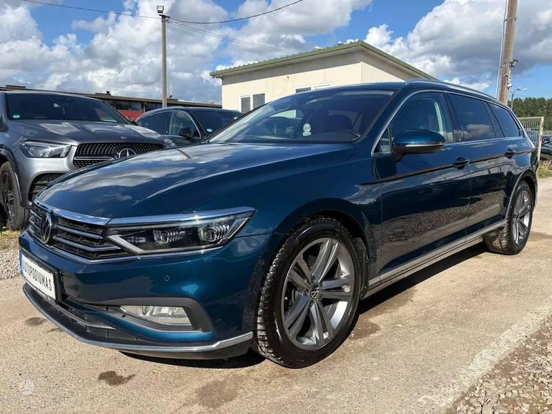 Volkswagen Passat - 1