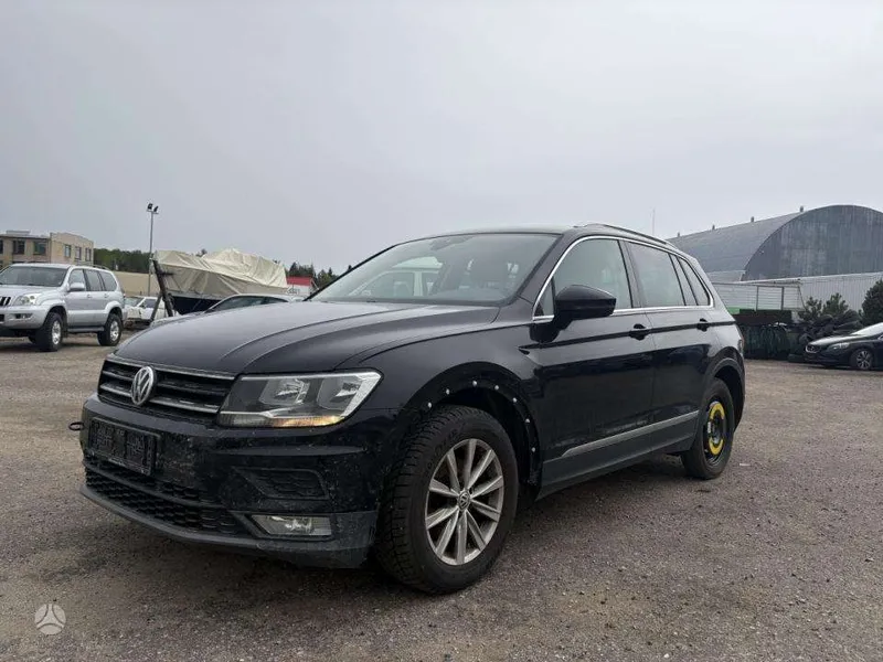 Volkswagen Tiguan - 1