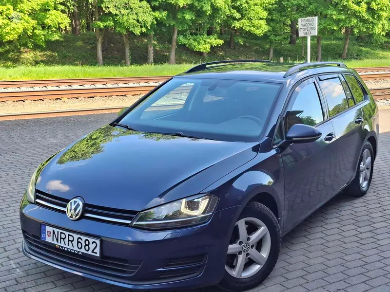Volkswagen Golf - 1