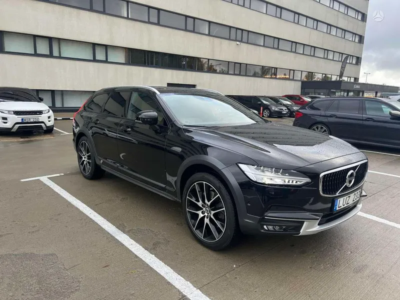 Volvo V90 Cross Country - 1