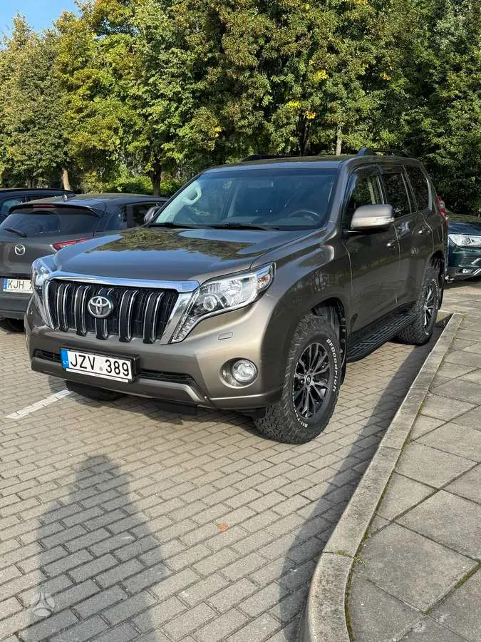 Toyota Land Cruiser - 1