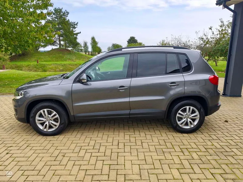 Volkswagen Tiguan - 1