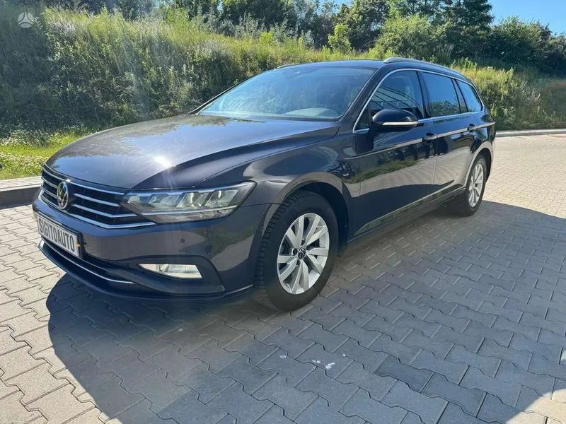 Volkswagen Passat - 1