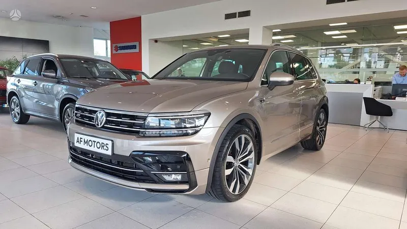 Volkswagen Tiguan - 1