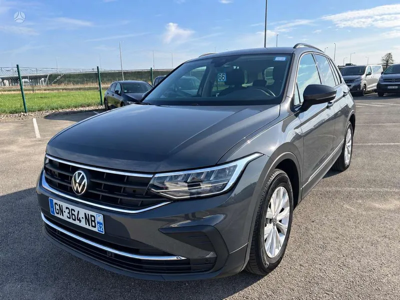 Volkswagen Tiguan - 1