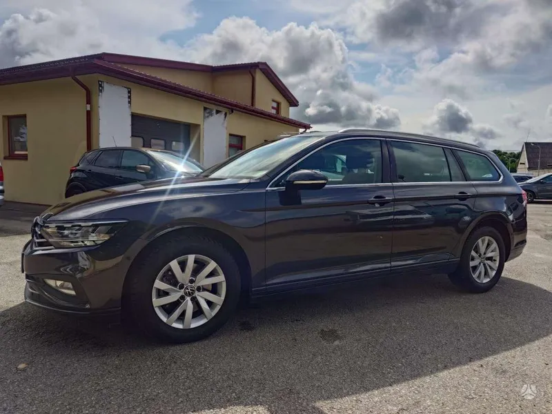 Volkswagen Passat - 1